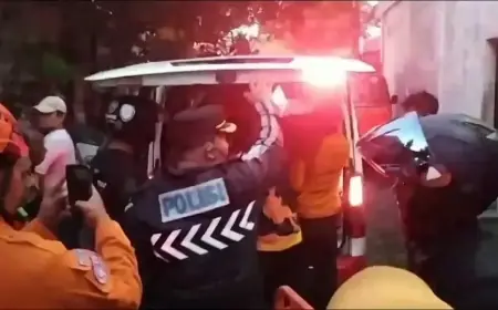 Lansia Terjebak Kobaran Api di Ruko Sepeda di Surabaya