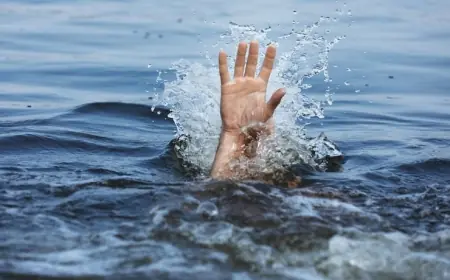 Menerjang Ombak Besar, Tim SAR Cari Dua Saudara yang Hilang di Pantai Payangan Jember