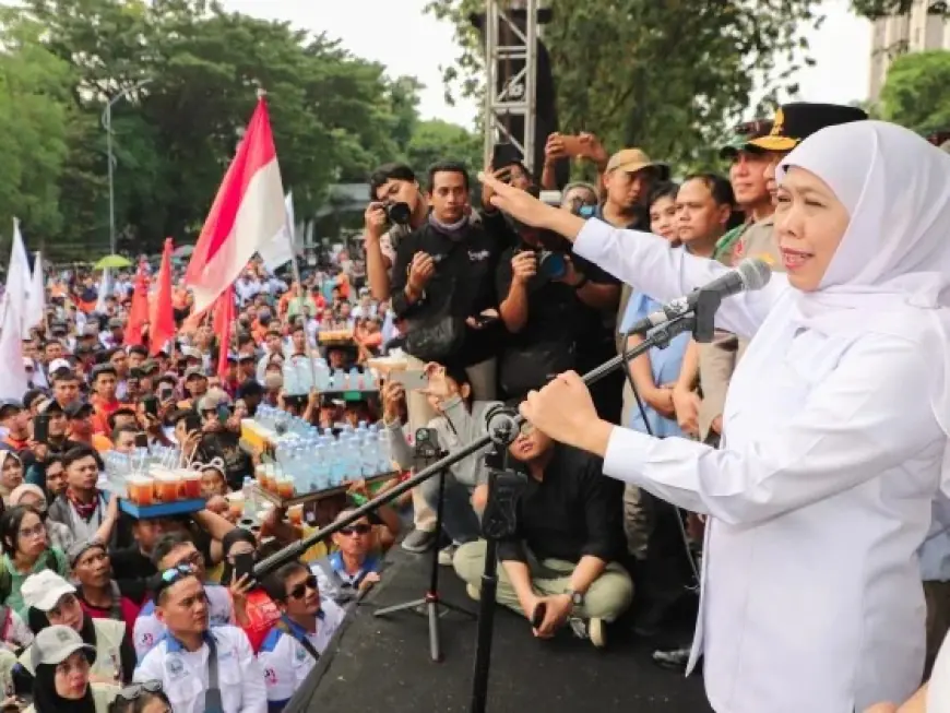 Temui Massa May Day 2026, Gubernur Jatim Sepakati 9 Poin Aspirasi Buruh di Surabaya
