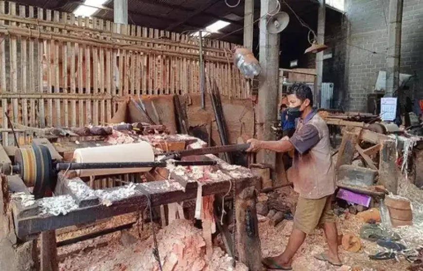 Biaya Produksi Naik 20 Persen, Perajin Jimbe Blitar Bertahan di Tengah Tekanan Kurs
