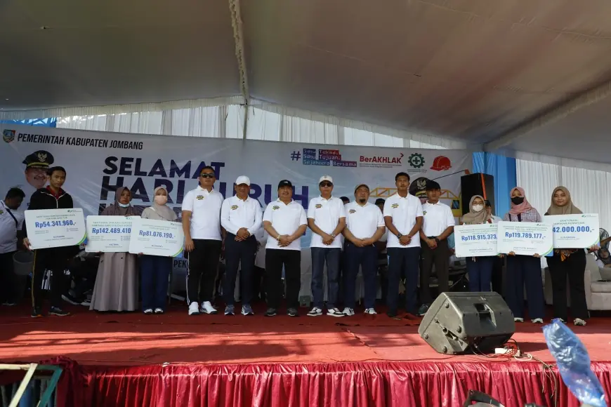May Day 2026, Bupati Jombang Senam Bersama dan Bagikan Tiga Tiket Umroh