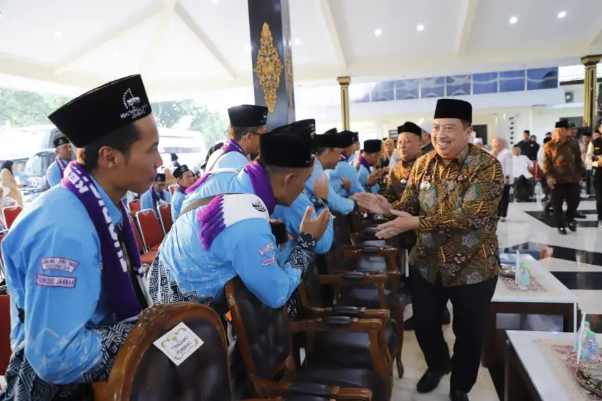 Bupati Warsubi Lepas Keberangkatan Jemaah Haji Jombang ke Tanah Suci