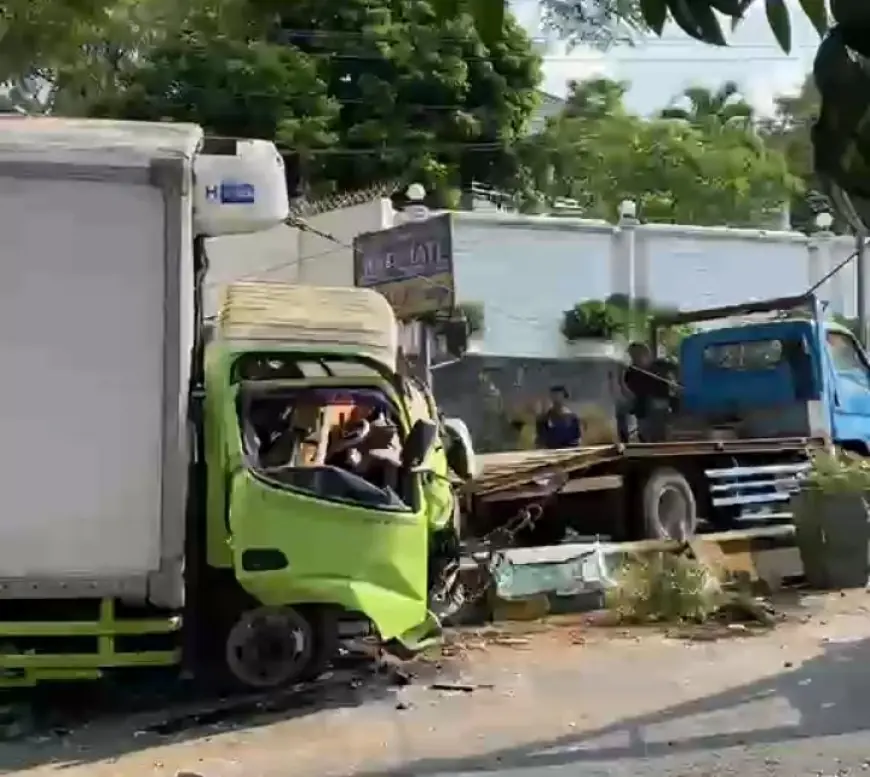 Truk Sosis Tabrak Median di Jalur Ir Soekarno Batu, Polisi Soroti Titik Rawan Kecelakaan