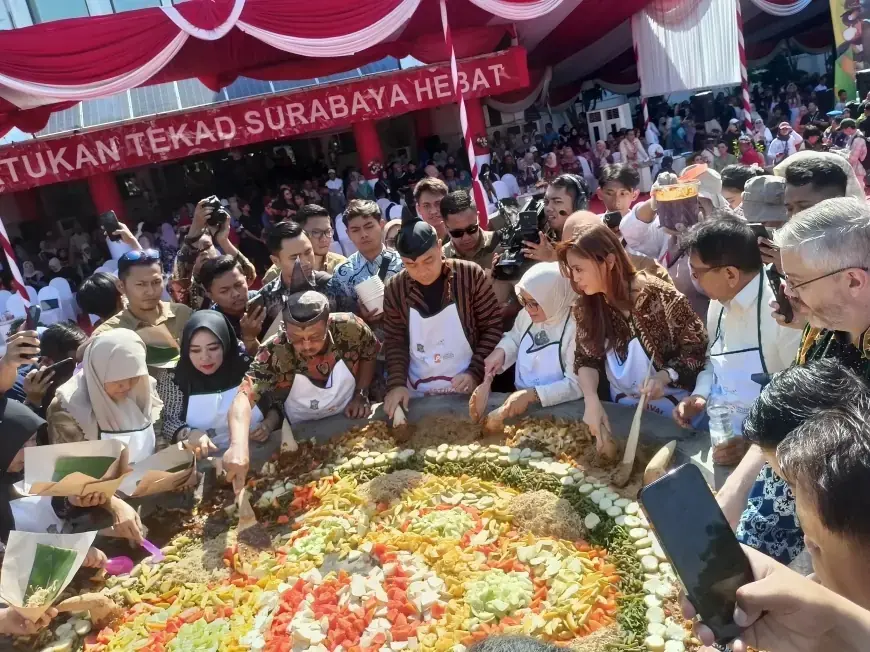 Nanti Malam, Festival Rujak Uleg Surabaya Digelar Lebih Meriah dengan Nuansa World Cup