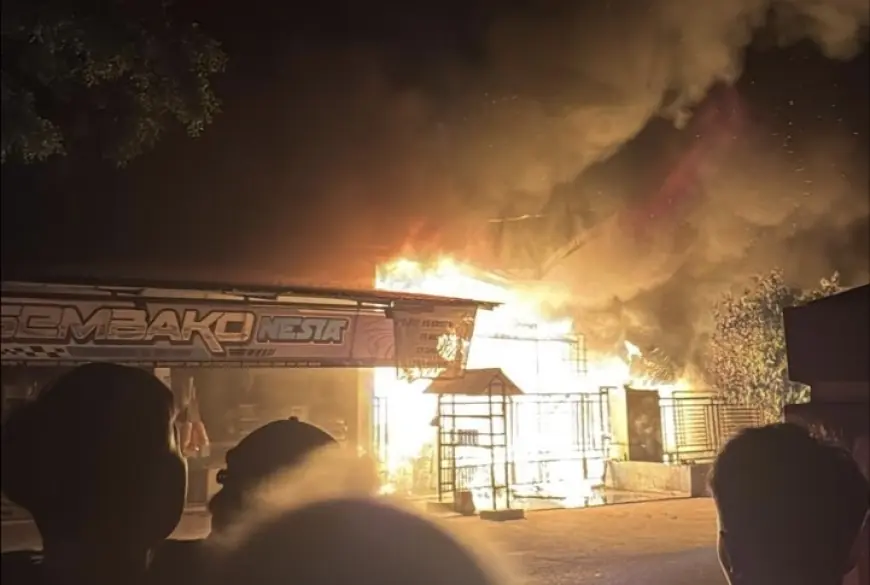 Ruko dan Satu Unit Mobil di Blitar Hangus Terbakar