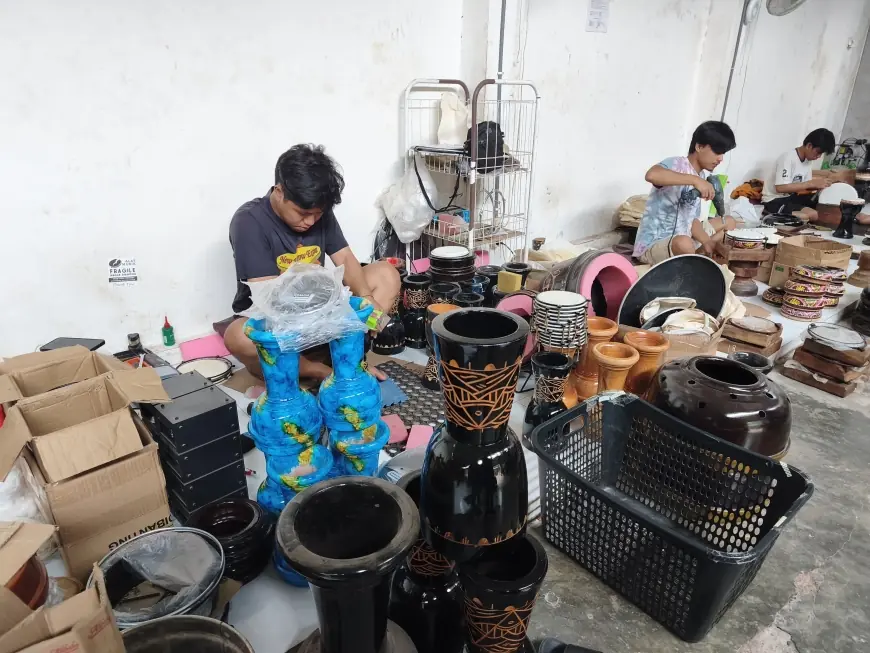 Meski Rupiah Melemah, Perajin Kendang Jimbe Blitar Tetap Pertahankan Pasar Ekspor