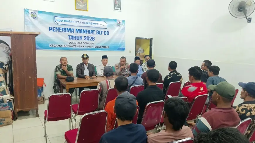 Ratusan Warga Margopatut Nganjuk Geruduk Balai Desa, Tuntut Perbaikan Jalan dan Evaluasi Kasun Sembung