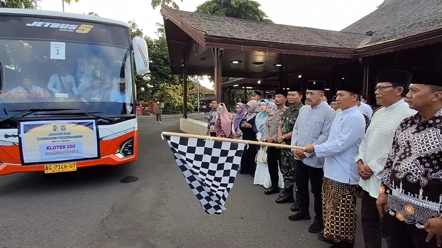 Lepas Keberangkatan Jemaah Haji, Plt Bupati Tulungagung  Minta Jemaah Jaga Kesehatan