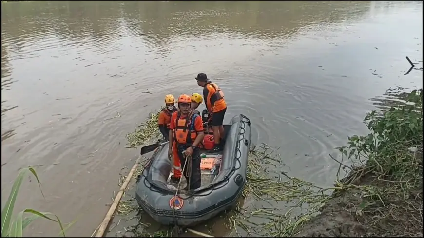 Warga Tulungagung Hilang Terseret Arus Sungai Brantas Saat Mencari Ikan