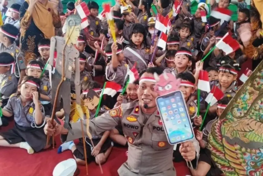 Lewat Dongeng Wayang, Kapolsek Kediri Kota Ingatkan Bahaya Bermain Gadget Berlebihan  ‎