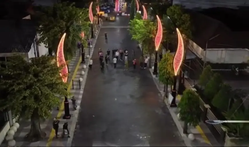 Tinjau Proyek Malam Hari, Bupati Jember Sebut Street Food Kartini Berjalan 30 Persen