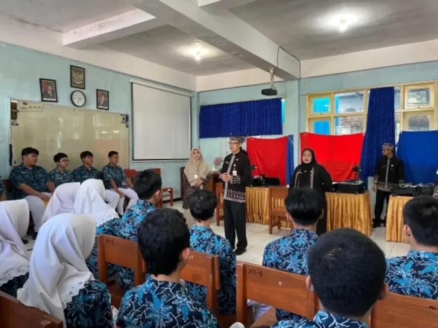 Disdukcapil Bojonegoro Jemput Bola Perekaman KTP-el ke Sekolah, Sasar Pelajar Usia 17 Tahun