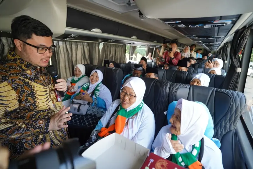 Kisah Haru dan Unik di Balik Keberangkatan Jemaah Haji Kediri