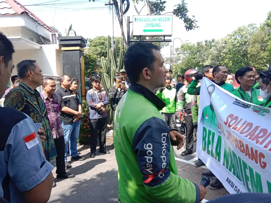 Ojol di Jombang Sebut Tuntutan Jaksa terhadap Nadiem Makarim Tak Masuk Akal