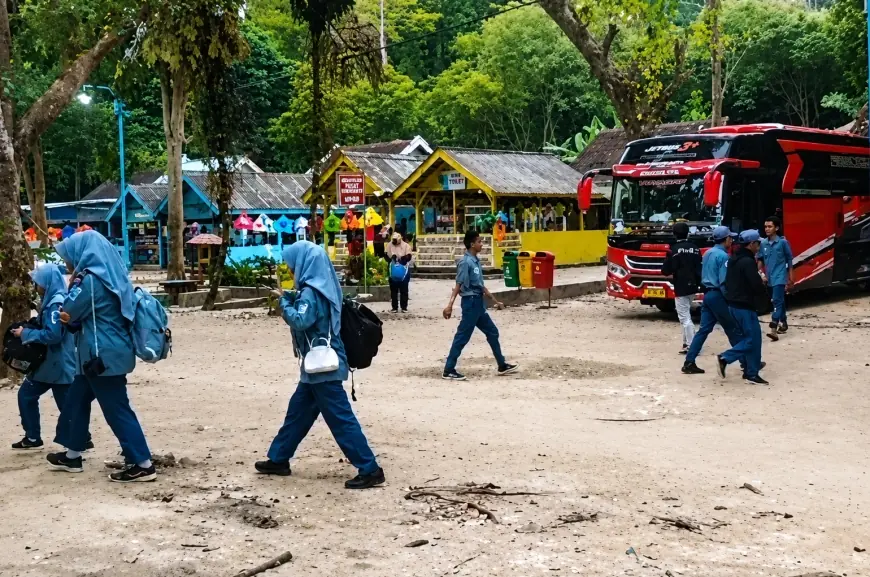 Pantai Banyu Meneng Malang Selatan Jadi Destinasi Favorit Kegiatan Edukasi Pelajar dari Luar Kota