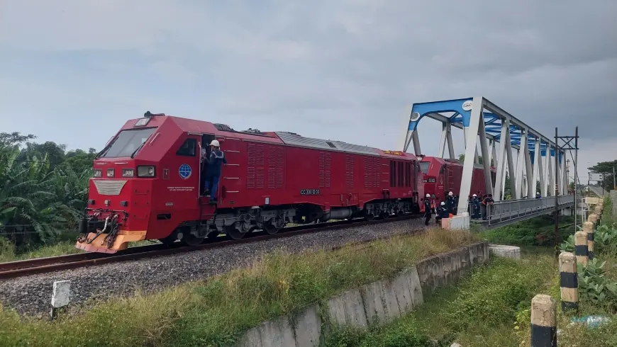 Gunakan Dua Lokomotif 180 Ton, Kemenhub Uji Kelayakan Jembatan Kereta di Probolinggo
