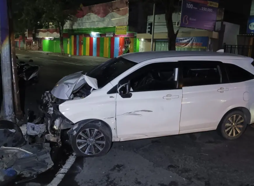 Remaja 15 Tahun Kemudikan Avanza, Terlibat Kecelakaan di Jombang