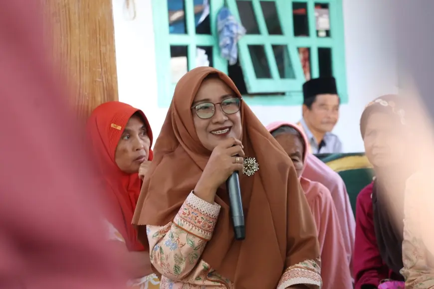 Hangatnya Kebersamaan DWP UIN KHAS Jember Berbagi Berkah Iduladha dengan Warga Sekitar