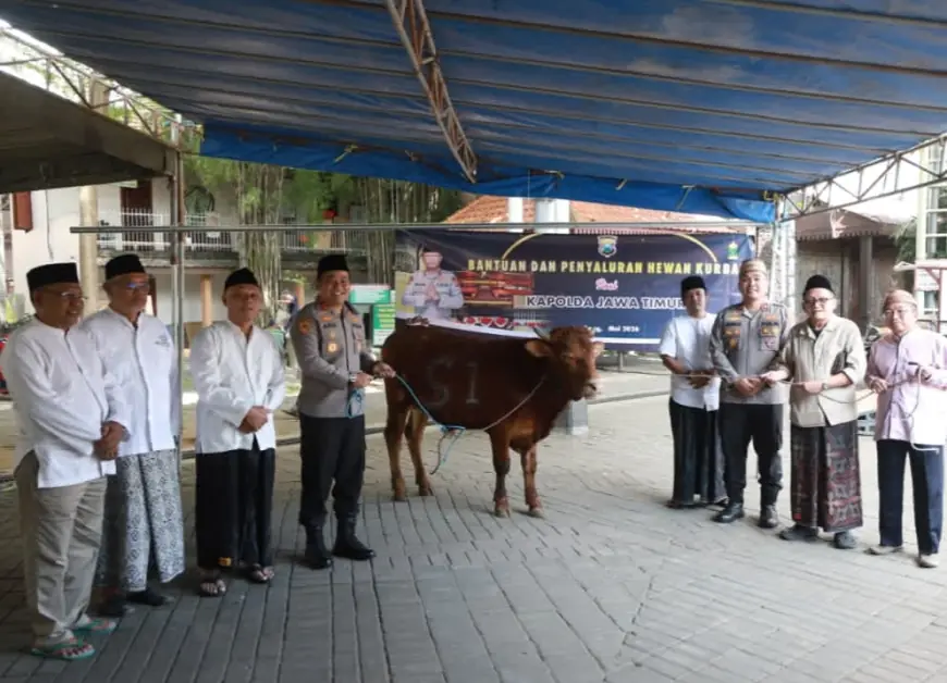 Sambut Iduladha 1447 H, Polres Jombang Serahkan Hewan Kurban ke Pesantren