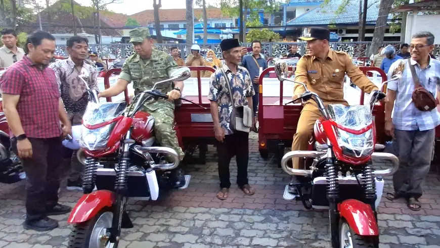 Plt Bupati Tulungagung dan Dandim Serahkan 82 Roda Tiga untuk 41 KDKMP