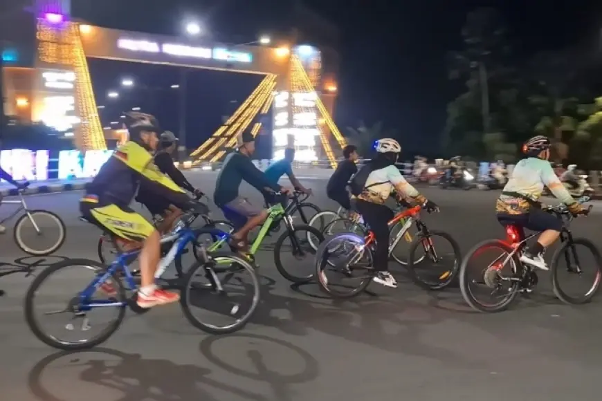 Night Ride Sambil Jelajah Wisata Kota Kediri dalam Kayuh Malam Kota Cerita