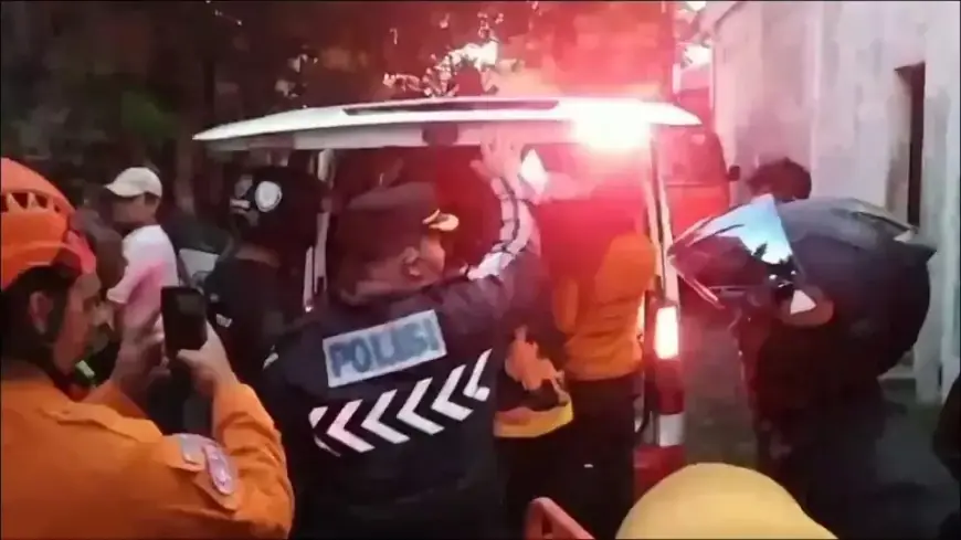 Lansia Terjebak Kobaran Api di Ruko Sepeda di Surabaya