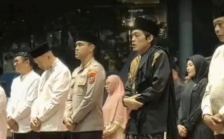 Doa Bersama Korban Tragedi Kanjuruhan, Gus Iqdam Ajak Generasi Muda Perkuat Kepedulian dan Nilai Kemanusiaan