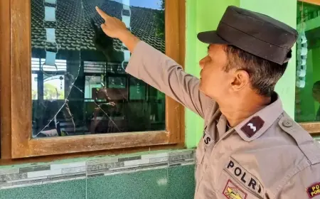 Ledakan Petasan dari Balon Udara Pecahkan Kaca Sekolah di Ponorogo