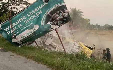 Sopir Mengantuk, Truk Muatan Hebel Asal Jombang Terguling di Mojokerto