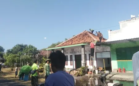 Rumah Guru Madrasah di Gumukmas Jember Luluh Lantak Terbakar