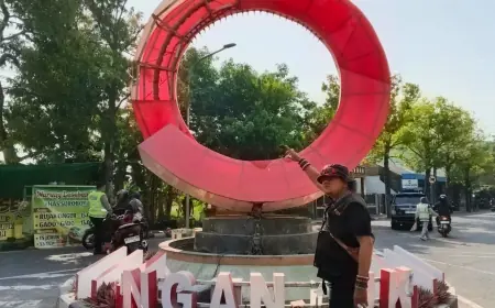 Pemkab Nganjuk Didesak Segera Perbaiki Tugu Angin yang Rusak