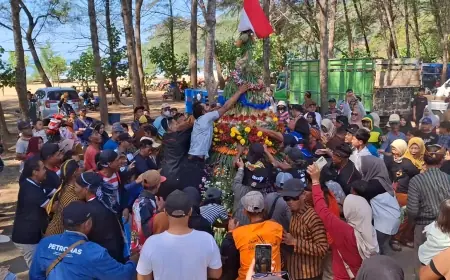 Merawat Tradisi di Tengah Lesunya Wisata, Grebeg Suro 2026 Semarakkan Pantai Gemah