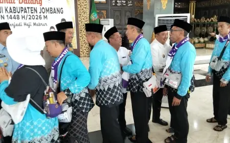 Air Mata Haru dan Duka Sambut Kepulangan 535 Jemaah Haji Jombang
