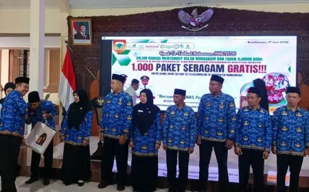 BAZNAS Bondowoso Salurkan 1.000 Seragam Sekolah, Bupati: Investasi Sosial untuk Masa Depan Anak