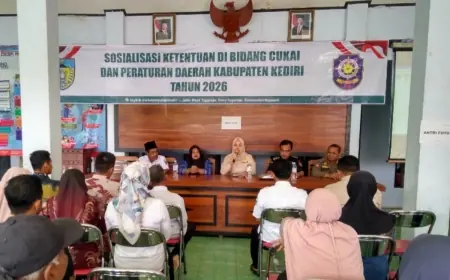 Perangi Rokok Ilegal, Satpol PP Kabupaten Kediri Sosialiasi Manfaat dan Aturan Cukai di Desa Mlancu