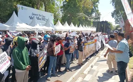 Warga Nganjuk Demo Minta Program MBG Dilanjutkan