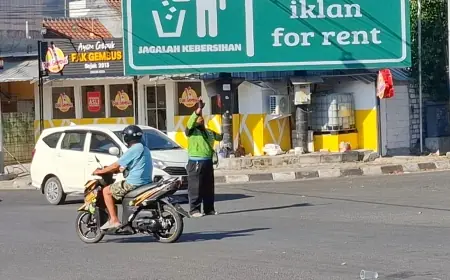Pemadaman Bergilir PLN di Gresik Bikin Jalanan Macet, Beruntung ada Ojol Urai Kemacetan
