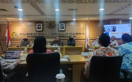 Guru Bukan Belum Sejahtera, Tapi Dimiskinkan