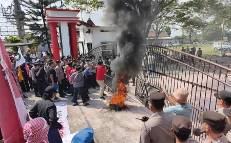 Mahasiswa Blitar Turun Jalan, Tuntut Pemerintah Evaluasi Program Strategis Nasional