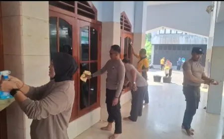 Sambut Hari Bhayangkara, Polres Nganjuk Bersihkan Lima Tempat Ibadah