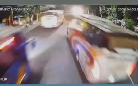 Polisi Tilang dan Sita Kendaraan Bus Ugal-ugalan di Nganjuk