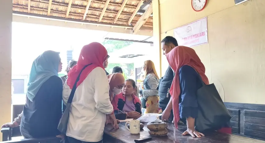 Rebutan Telur Gratis di Blitar Berujung Petaka, 12 Warga Jadi Korban Copet