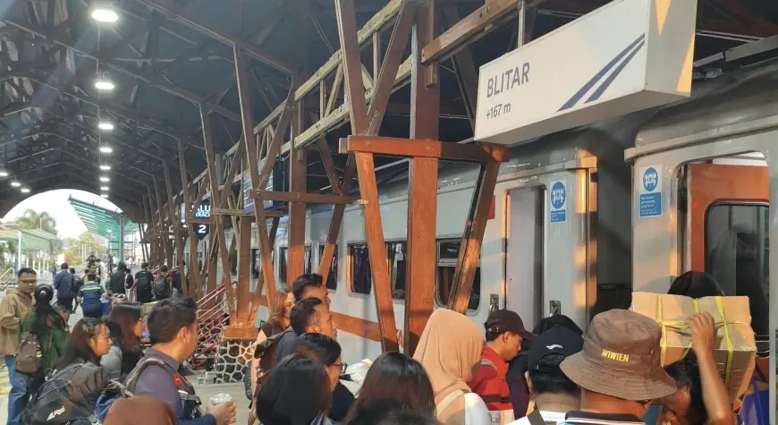 Libur Iduladha dan Hari Lahir Pancasila, Ribuan Penumpang Padati Stasiun Blitar