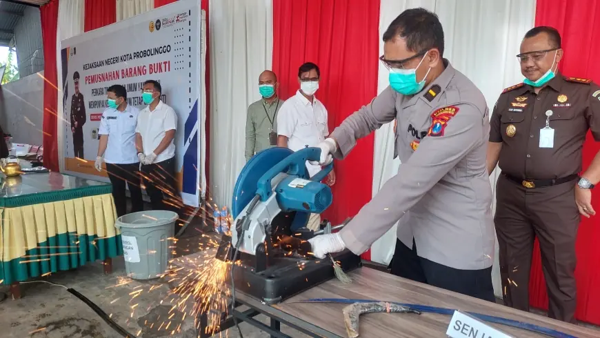 Kejari Kota Probolinggo Musnahkan Belasan Jenis Barang Bukti, Kasus Narkoba Mendominasi