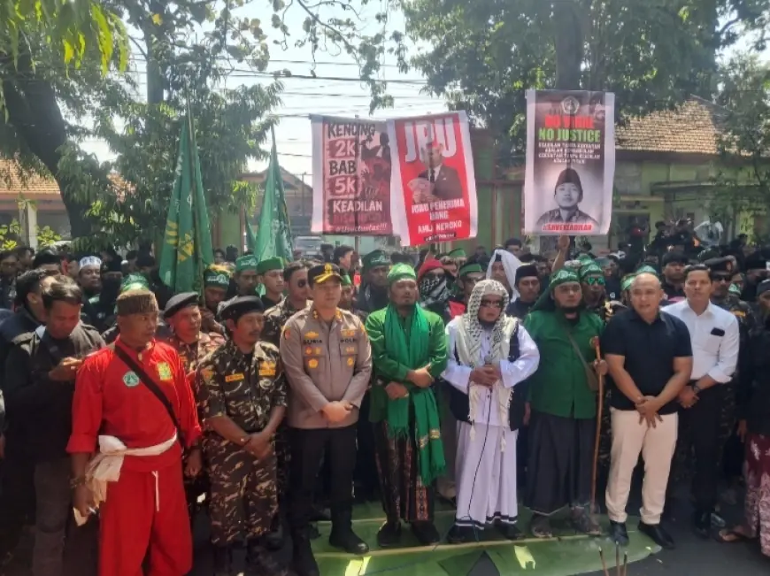 Tuntut Keadilan, Ribuan Pendekar Pagar Nusa Gelar Istigosah di PN Nganjuk