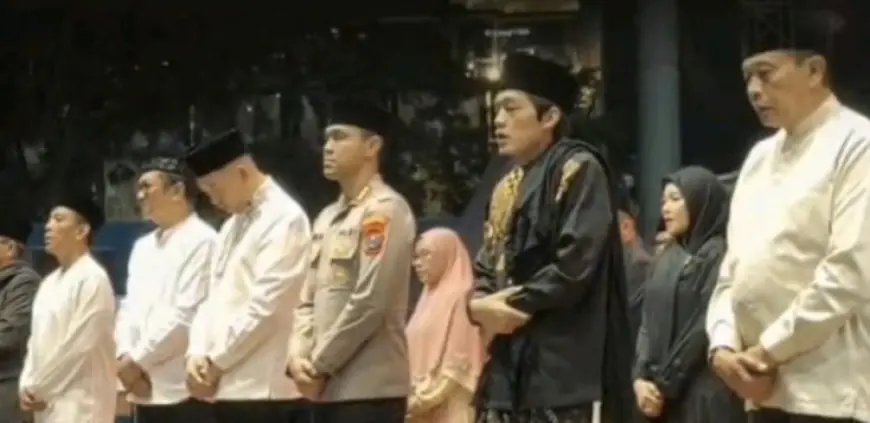Doa Bersama Korban Tragedi Kanjuruhan, Gus Iqdam Ajak Generasi Muda Perkuat Kepedulian dan Nilai Kemanusiaan