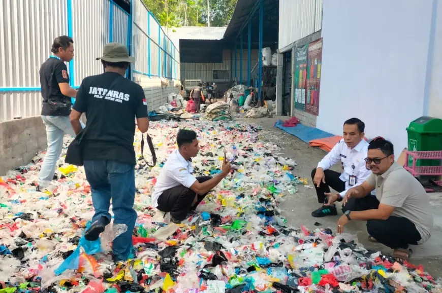 Warga Jember Sulap Sampah Plastik Jadi Bahan Bakar Solar