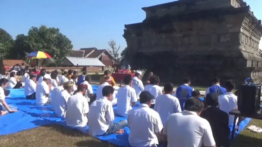 Umat Buddha Tulungagung Gelar Atthami Puja di Candi Sanggrahan