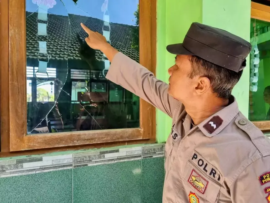 Ledakan Petasan dari Balon Udara Pecahkan Kaca Sekolah di Ponorogo