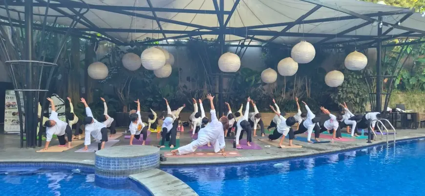 Sensasi Yoga Mandala Bersama Ana Gayatri di Aston Inn Batu